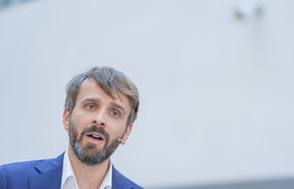 Bildet viser helse- og omsorgsminister Jan Christian Vestre