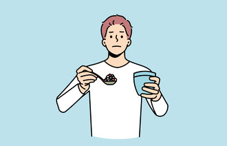 Illustrasjonen viser en mann med en skje full av piller.