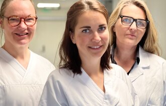 Bildet viser forskerne Lise Tuset Gustad, Anne Trine Thingstad og Nina Vibeche Skei