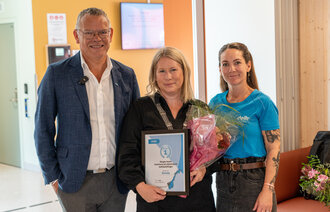 Bildet viser f.v: Trond Ellefsen, forbundsleder i Delta, varaordfører May Synnøve Rygh og hovedtillitsvalgt i Delta Karmøy Camilla Sandhåland