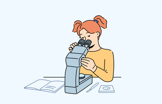 Illustrasjonen viser en jente som ser i mikroskop.