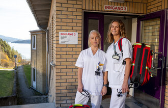 AKS på utenfor AKS-avdelingen på Tinneberget legesenter.