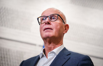 Bildet viser helsedirektør Bjørn Guldvog