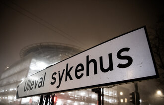 Bildet viser et skilt som det står Ullevål sykehus på