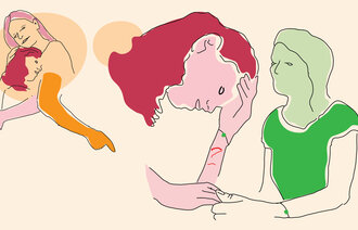 Bildet viser en mor og en datter som klemmer og snakker sammen