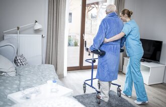 bilde av pleier og pasient