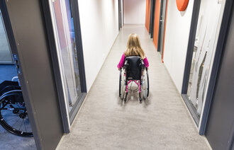 Illustrasjonsbilde. Person i rullestol.