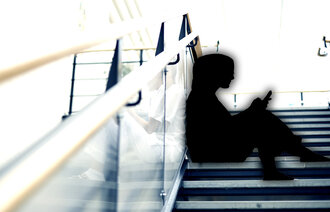 Bilde av sykepleier i trapp på sykehus