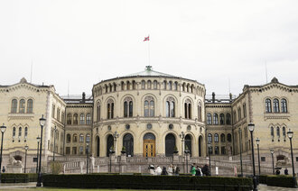 Bildet viser Stortingsbygningen