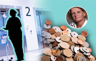Illustrasjonen viser en sykepleier som venter på heisen. I heisdøren ved siden av renner det ut penger.