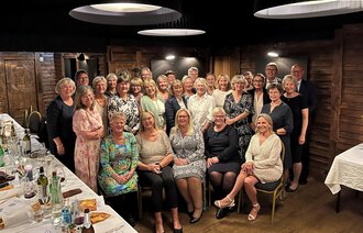 Bildet visser festkomiteen og deltakerne som møtte til jubileumsfeiring Bildet visser festkomiteen og deltakerne som møtte til jubileumsfeiring