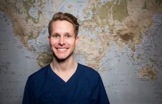 Sykepleier Magnus Refsland Karlsen Bildet viser sykepleier Magnus Refsland Karlsen