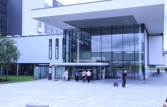 Bilde av hovedinngangen til Ahus