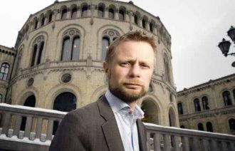 Bent Høie utenfor Stortinget.