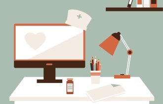 Illustrasjonen viser et skrivebord med pc og en sykepleierkutte som henger på snei over pc´en.