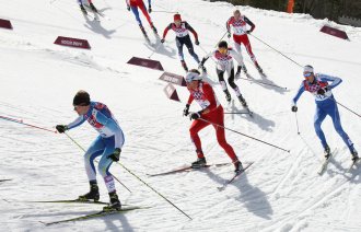 Langrenn Viser flere langrennsløpere som spurter avgårde