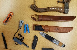 Kniver og andre håndvåpen