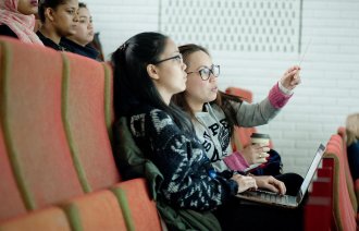 Bildene viser studenter fra Høgskolen i Oslo