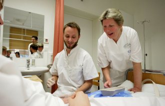 Bildet viser studenter i praksis