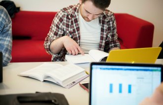 Bildene viser studenter fra Høgskolen i Oslo