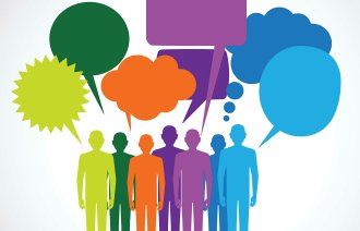 Illustrasjon av menneskegruppe med hver sin snakkeboble.