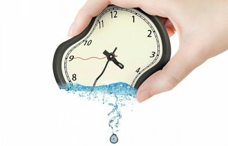 sitronur Bildet viser en klokke som skvises som en sitron.