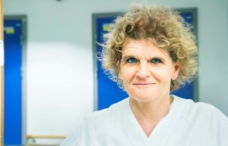 Cathrine Krøger, litteraturanmelder og sykepleierstudent