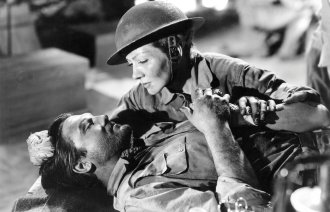 Still fra filmen So Proudly We Hail