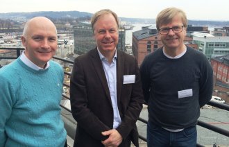 Fremtidens helsetjenester krever store forandringer for å lykkes. Det er disse tre enige om. Bildet viser Peter Gabbitas (til venstre), Dag Noren og Anders Vege.