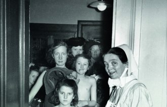 Barn under krigen med en sykepleier i Oslo