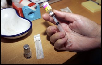 Bilde av spøyte og meslingvaksine