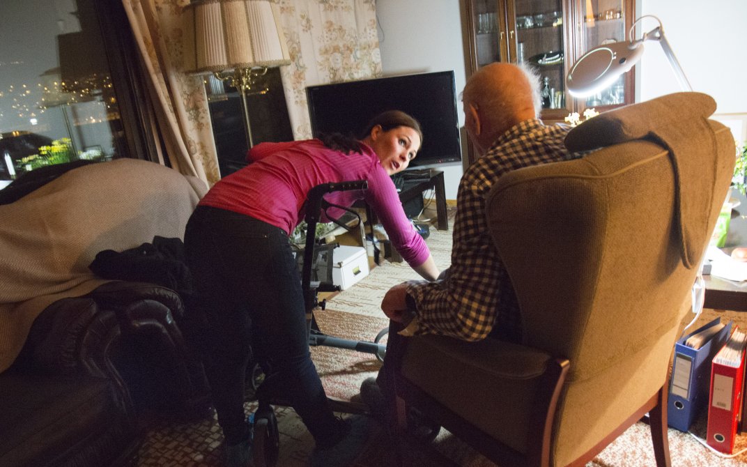 Hjemmesykepleier Annemarthe Aarland er klar for stell.