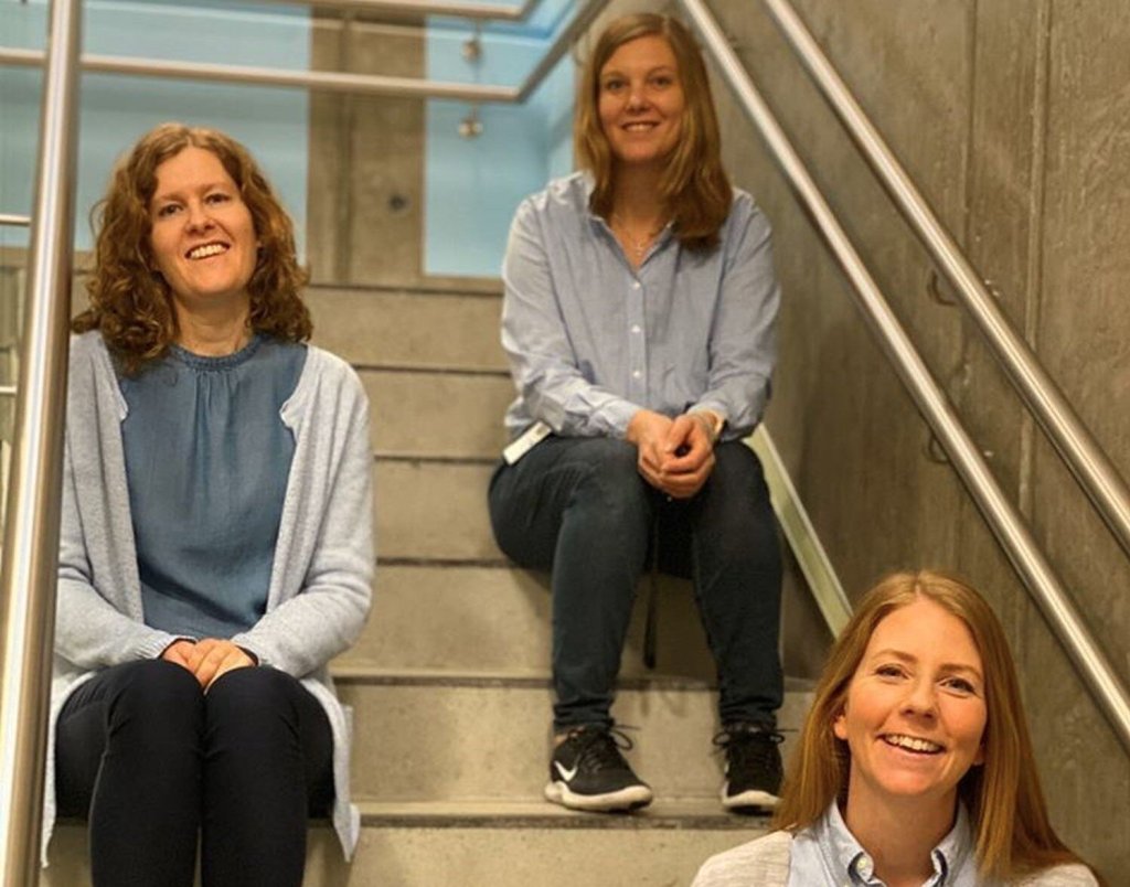 Smittesporing, Øygarden Bildet viser tre som jobber med smittesporing i Øygarden.