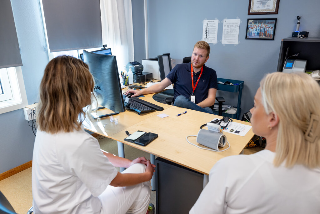 Lege ved Tinneberget legesenter. Lege ved Tinneberget legesenter.