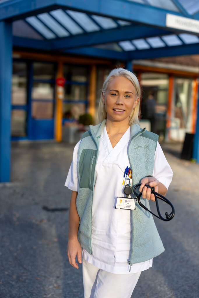 AKS på vei inn på omsorgssenter AKS på vei inn på omsorgssenter