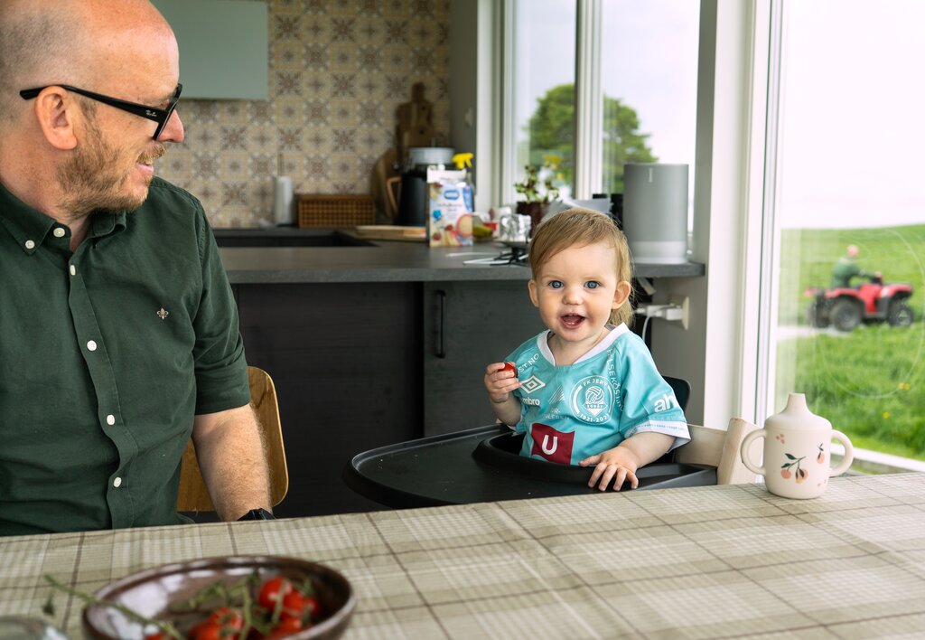 Johan med tomat bildet viset Oddvar Vignes og Johan med tomat