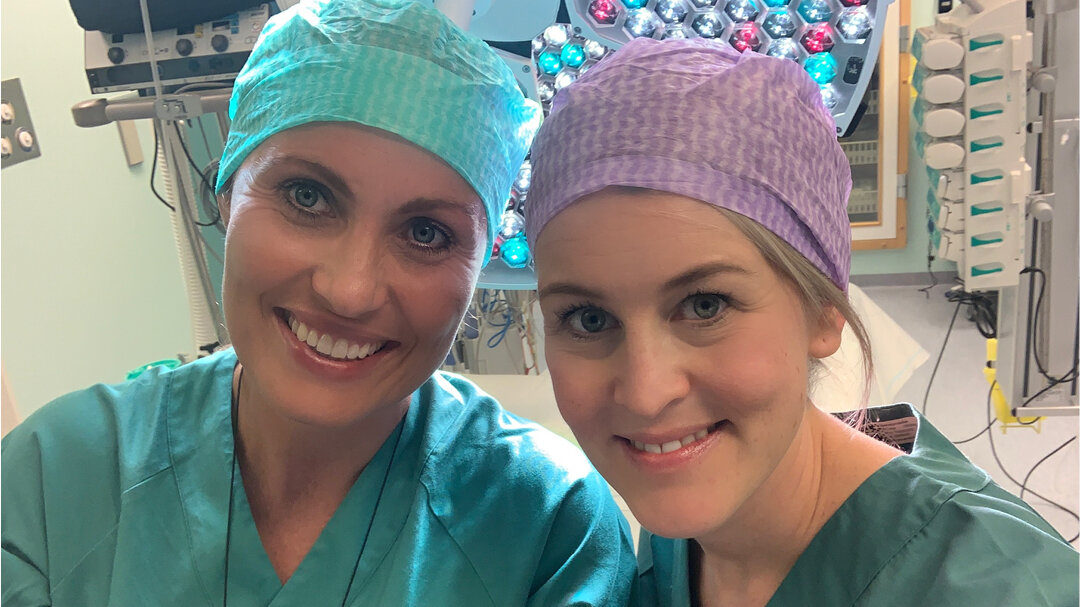Anne Melaas, Kristin Hjemgaard, Operasjon 3, Rikshospitalet Bildet viser Anne Melaas og Kristin Hjemgaard.