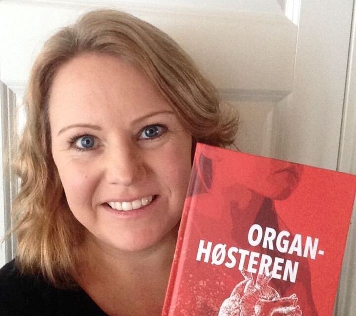 Kristine Lindhøy, Organhøsteren Bildet viser Kristine Lindhøy som holder romanen sin.