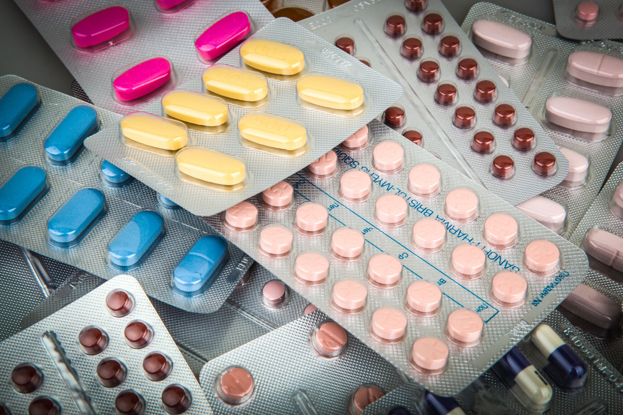 Medisinbrett Bildet viser forskjellige brett med medisin