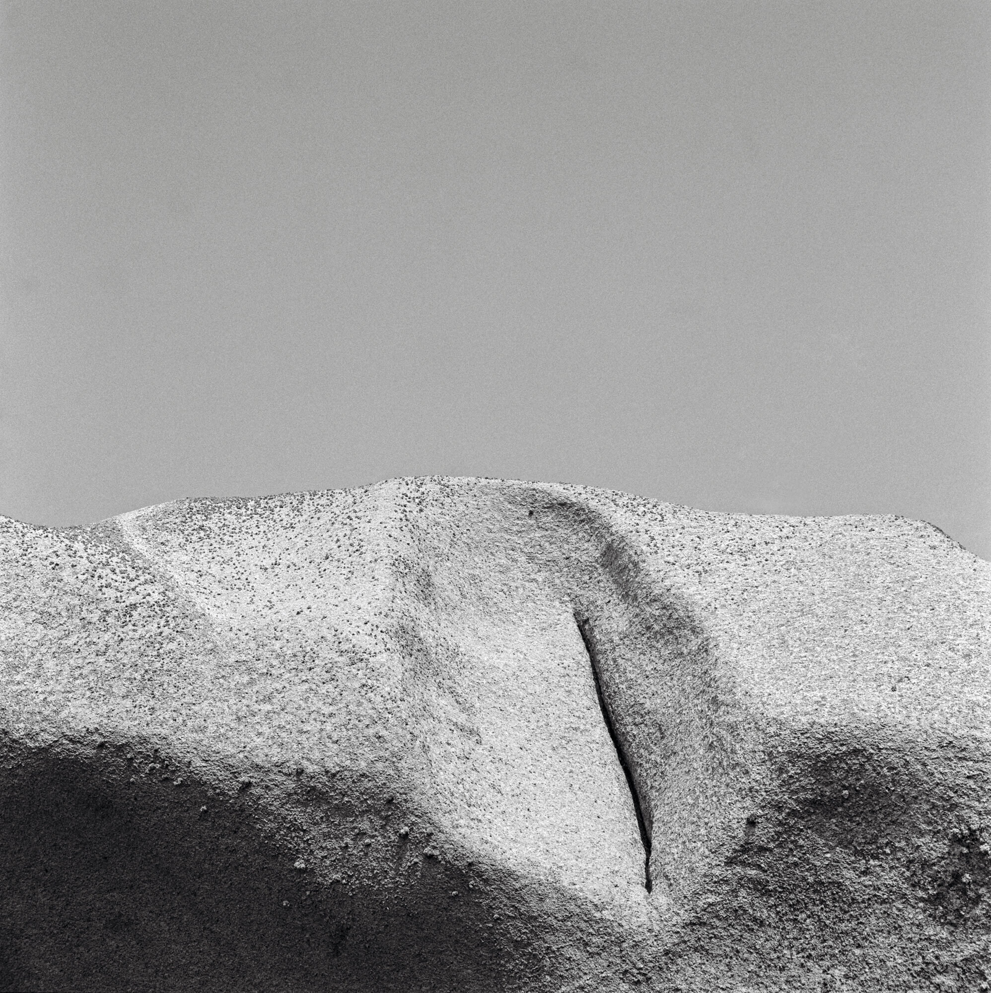 Illustrasjon Illustrasjon. Steinformasjon som gir assosiasjoner til en vagina