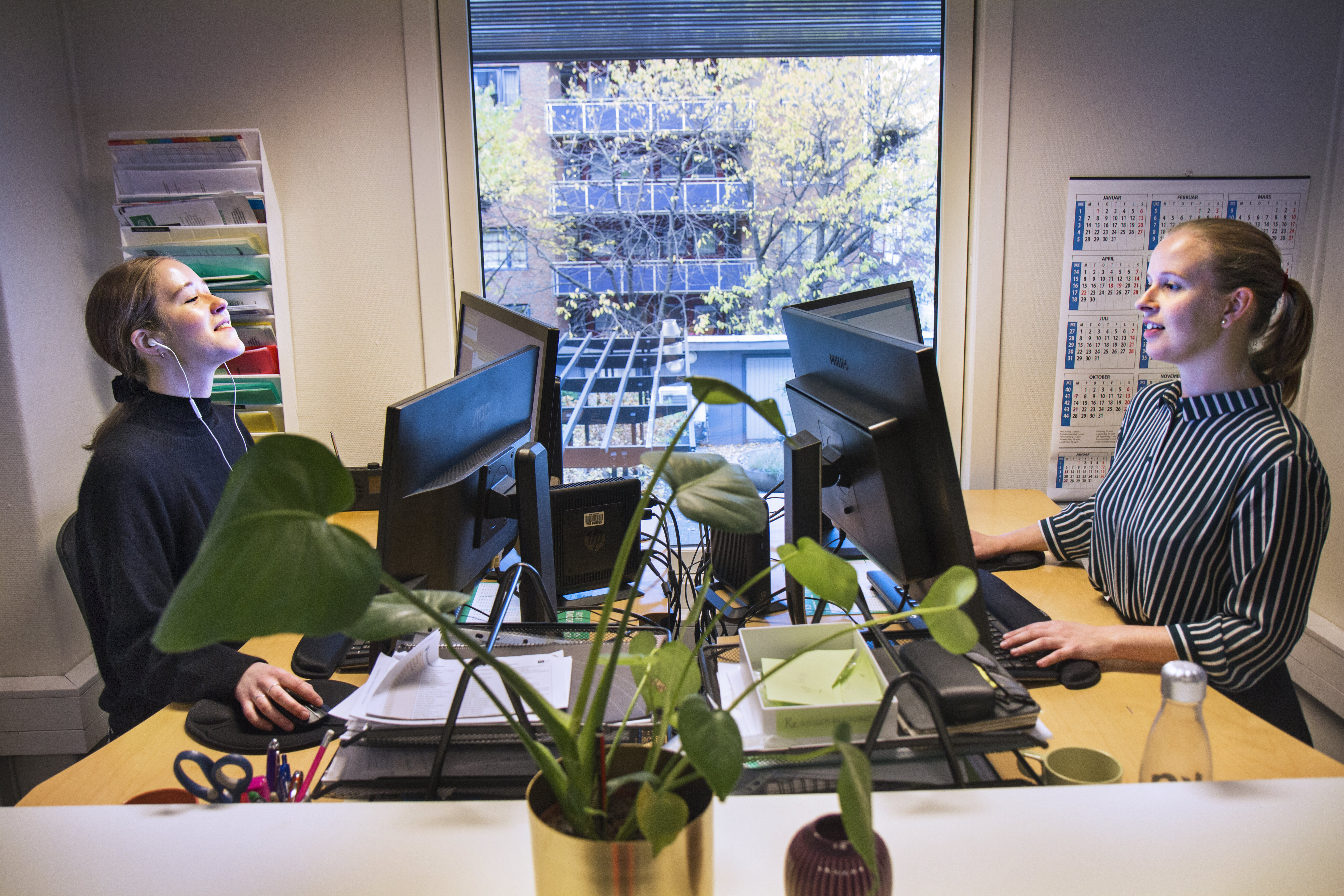 Ane Haugvaldstad Walle og Kaja Bast Sørsdal er sykepleiere, medisinsk avstandsoppfølging Ane Haugvaldstad Walle og Kaja Bast Sørsdal