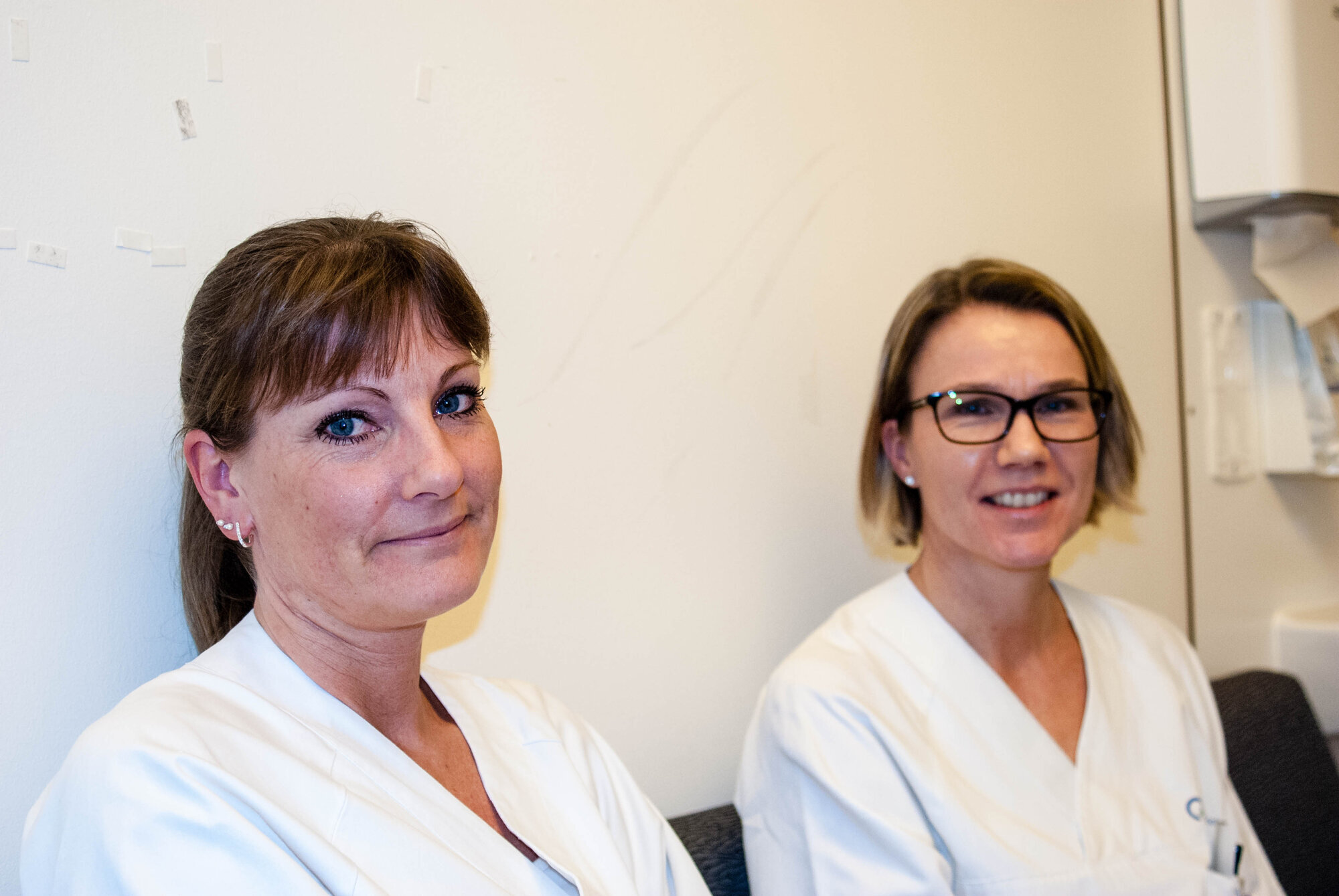 Sykepleierne Brandin og Hvamstad ved Rikshospitalet Sykepleierne Anna Brandin og Elin Hvamstad redder påsydde fingre og tær.