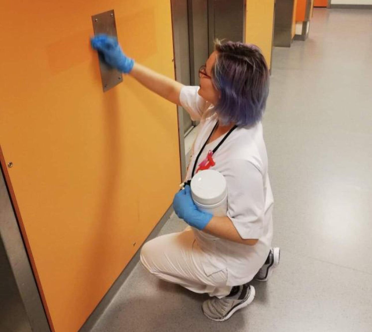 Andrea V. Nesse Bildet viser Andrea V. Nesse som vasker.