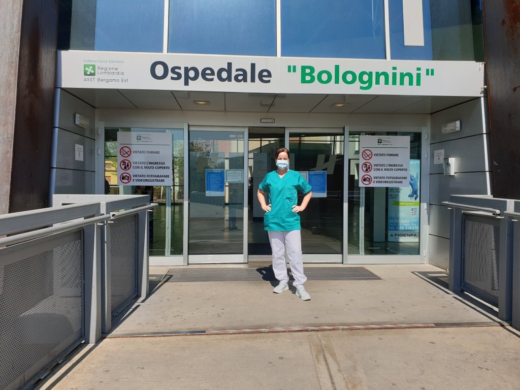 Janecke Engeberg Sjøvold Bildet viser Janecke Engeberg Sjøvold utenfor sykehuset.