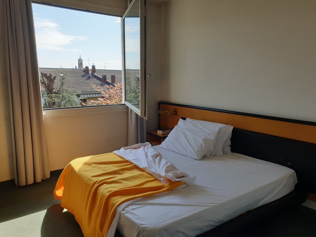 Medisinsk innsatsteam Bildet viser et hotellrom.