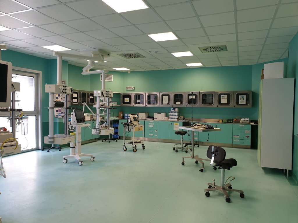 Medisinsk innsatsteam Bildet viser en tom sykehusstue.