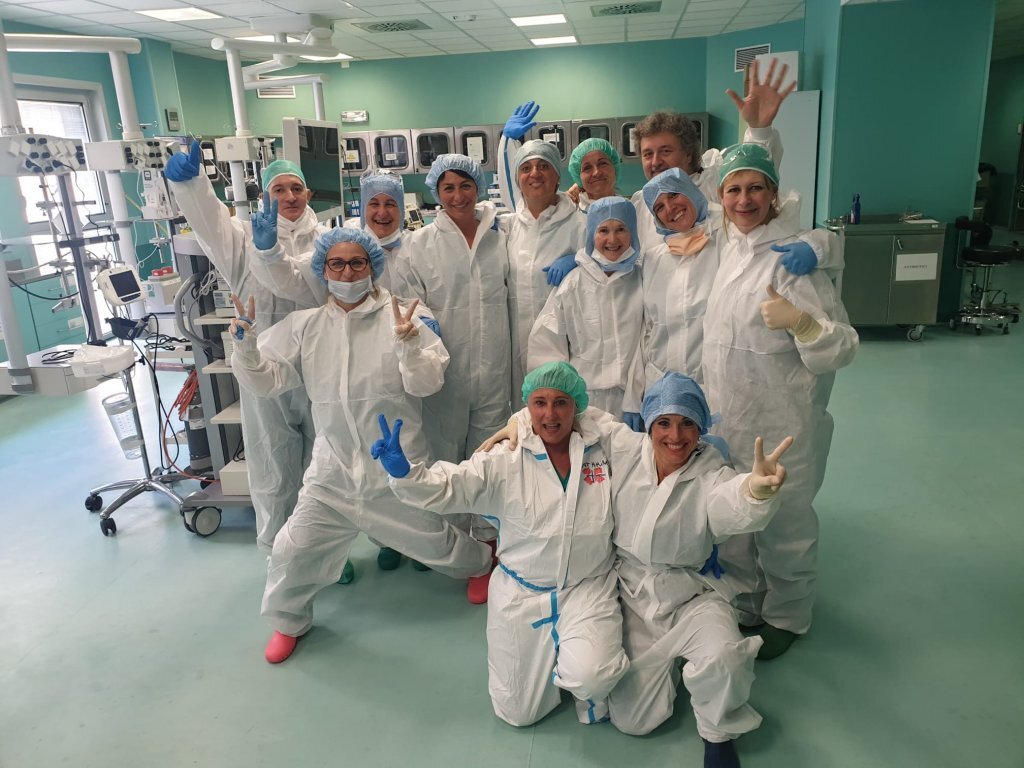 Medisinsk innsatsteam Bildet viser medisinsk innsatsteam på en sykehusstue.