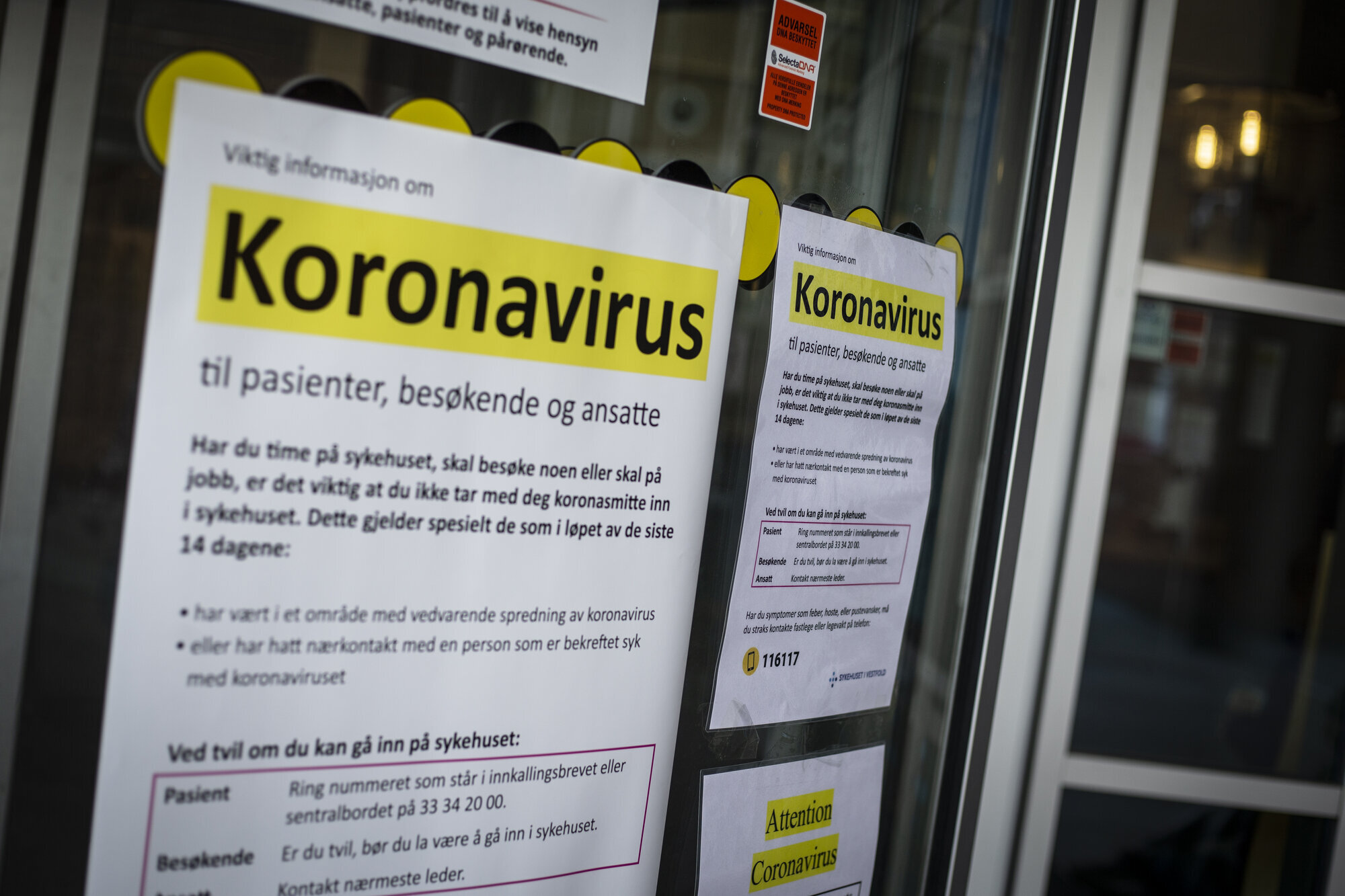Sykehuset i Vestfold Bildet viser oppslag om det nye koronaviruset på Sykehuset i Vestfold.