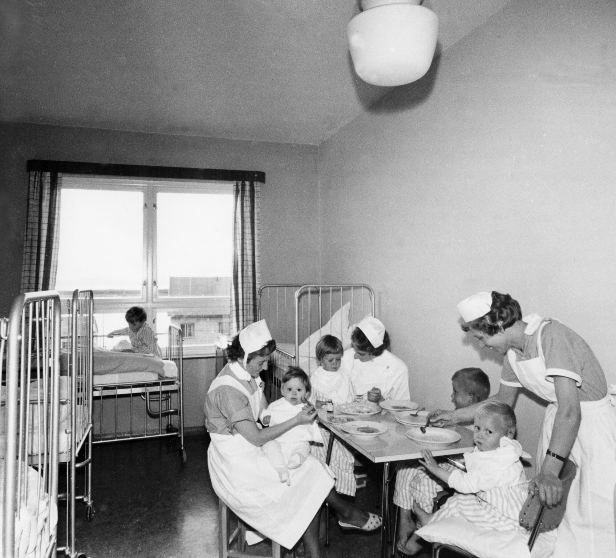 Barn på sykehus Bildet viser barn på sykehus.