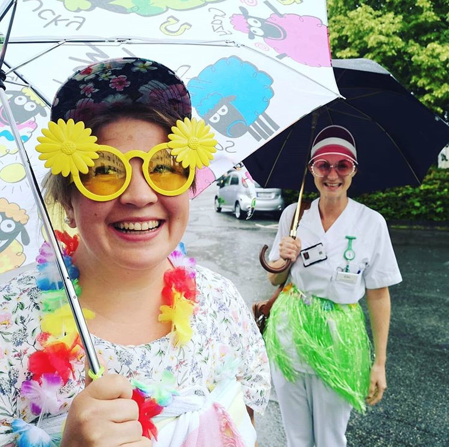 Smittevernsnerdene Bildet viser smittevernsnerdene med tulleklær.